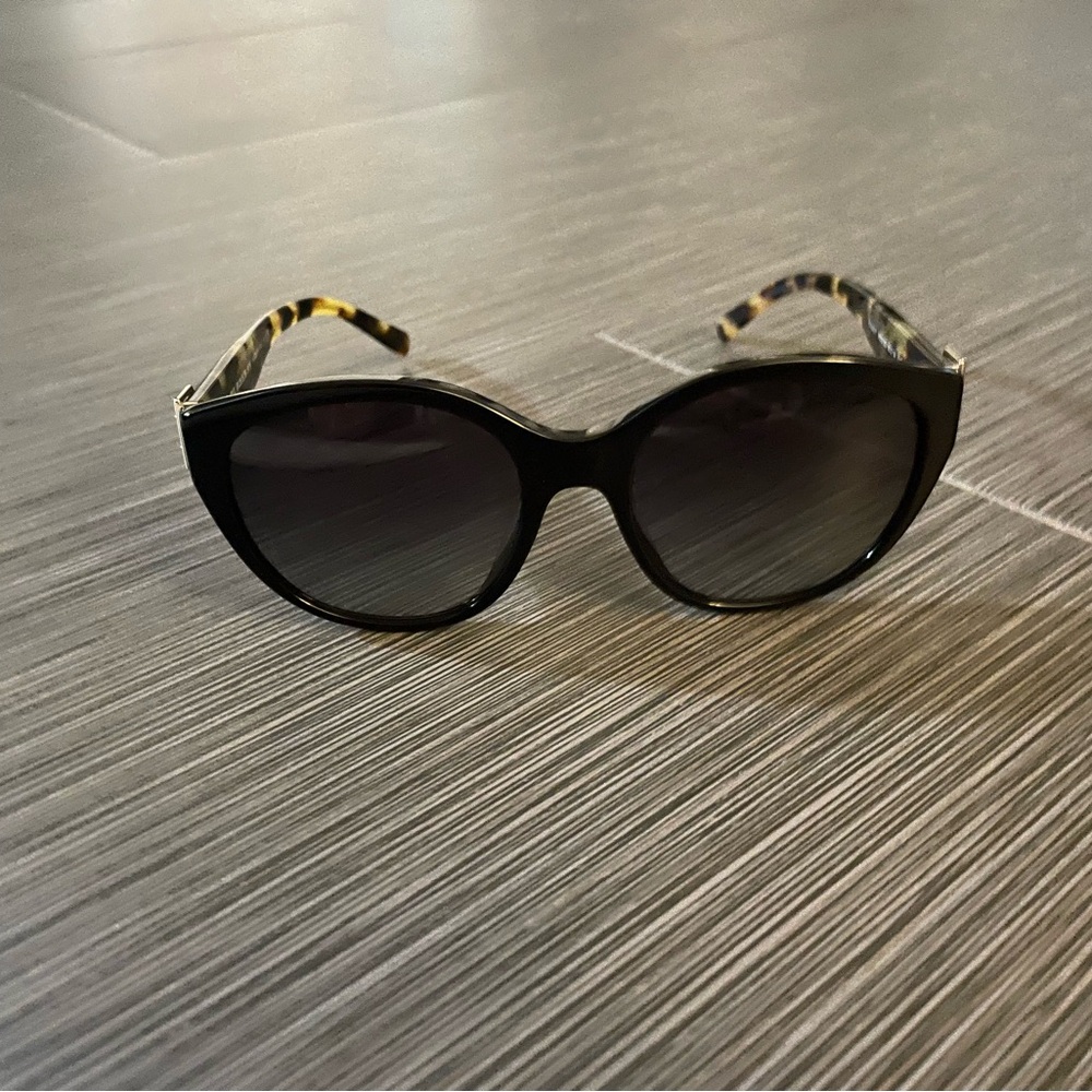Black Cat-Eye Sunglasses with Textured Temple Arms